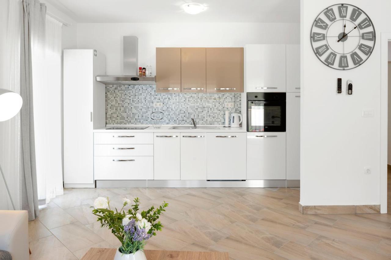 Aaa Anic Amazing Apartments Deluxe สปลิท ภายนอก รูปภาพ